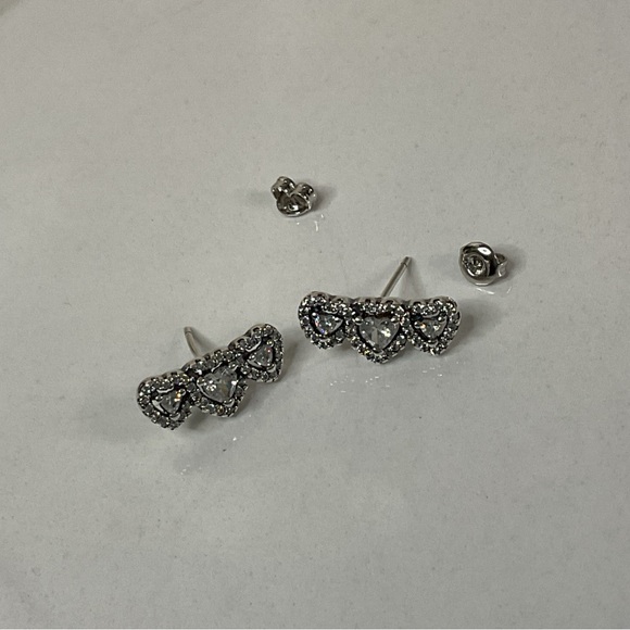 🌟 S925 Sterling Silver Halo Heart Trilogy Stud Earrings - Picture 3 of 8